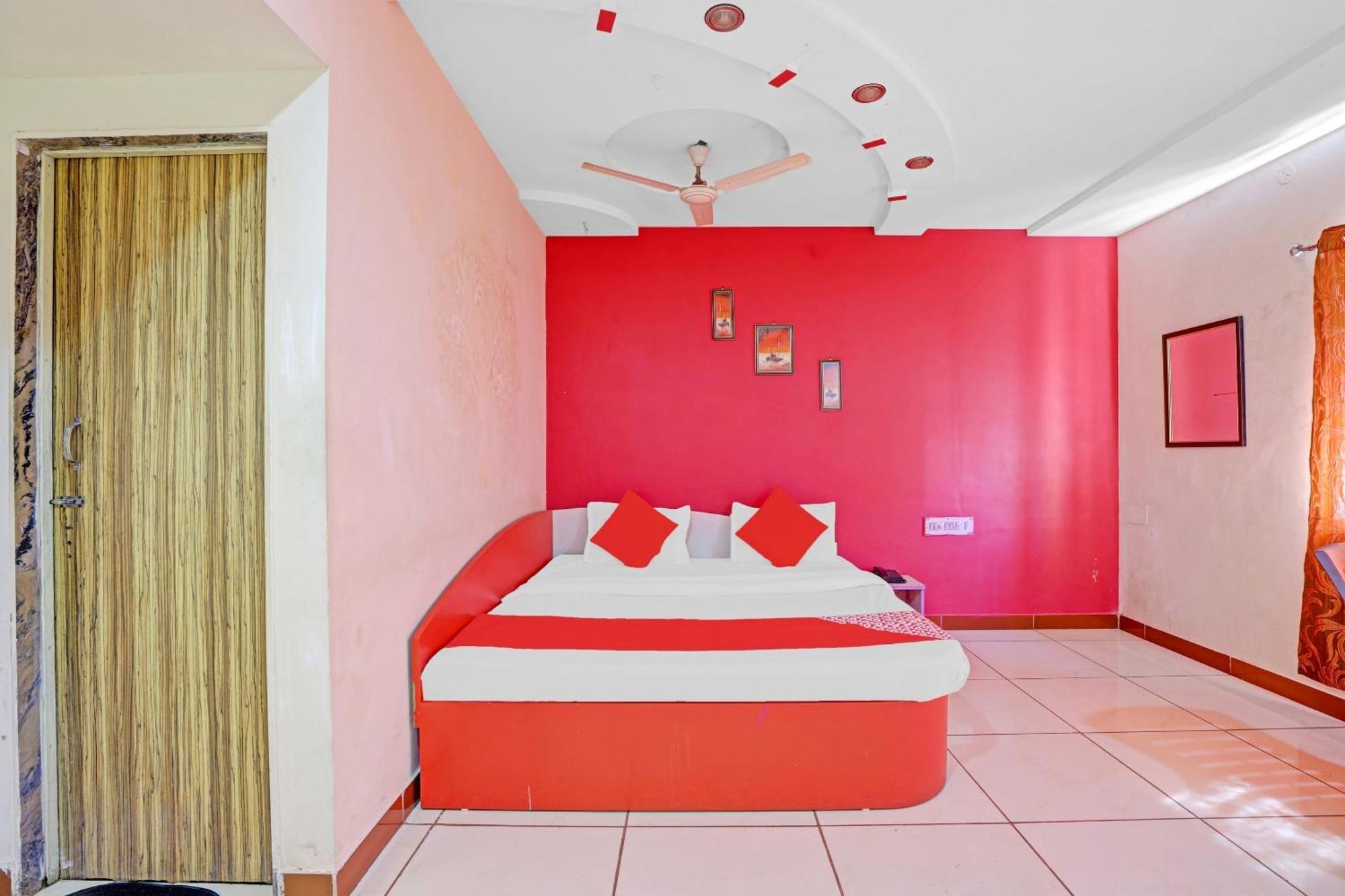 Hotel Velvet Rajkot Eksteriør billede