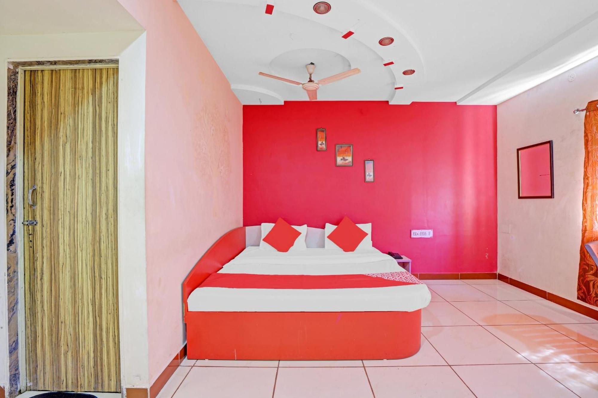 Hotel Velvet Rajkot Eksteriør billede