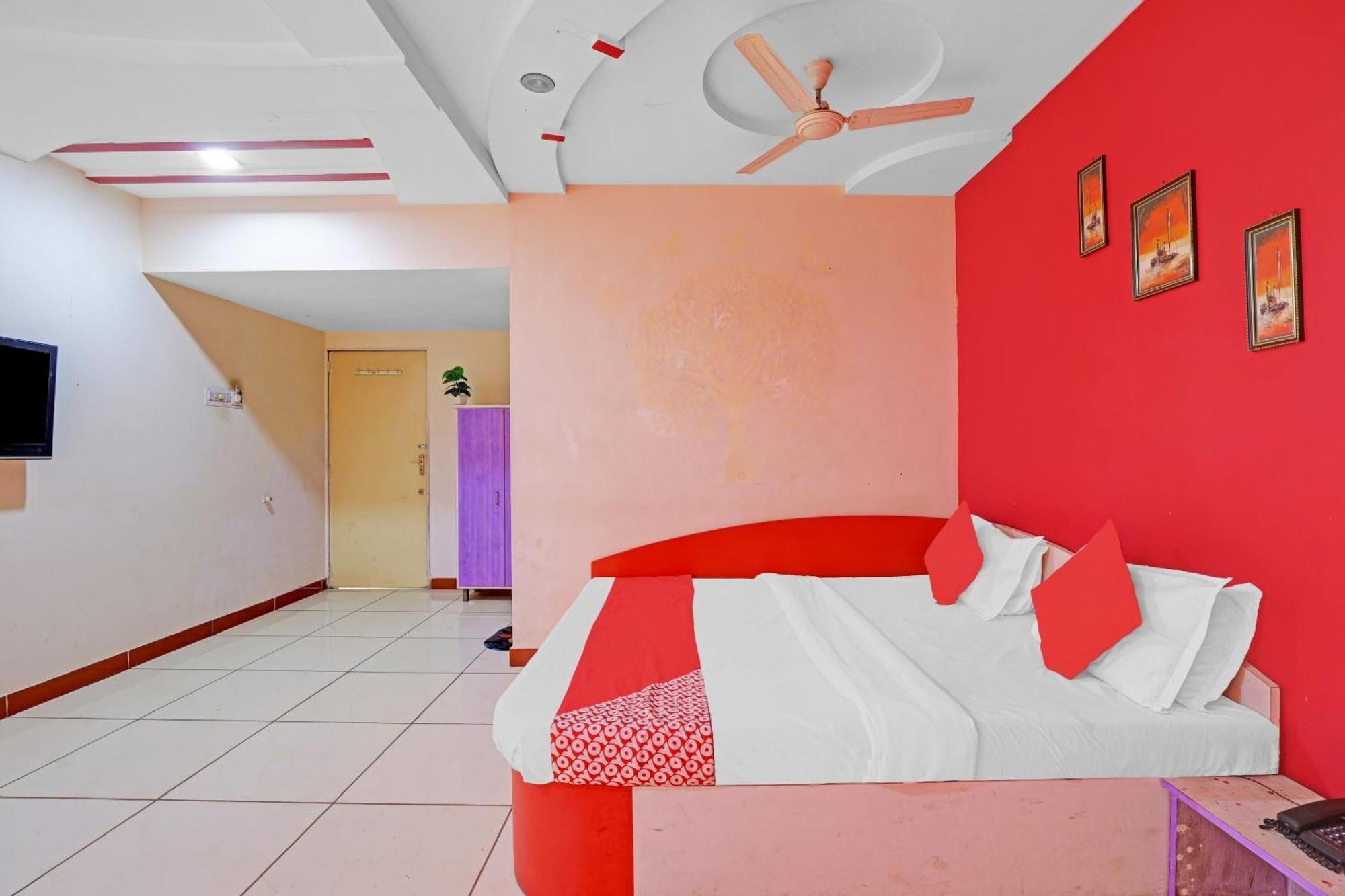 Hotel Velvet Rajkot Eksteriør billede