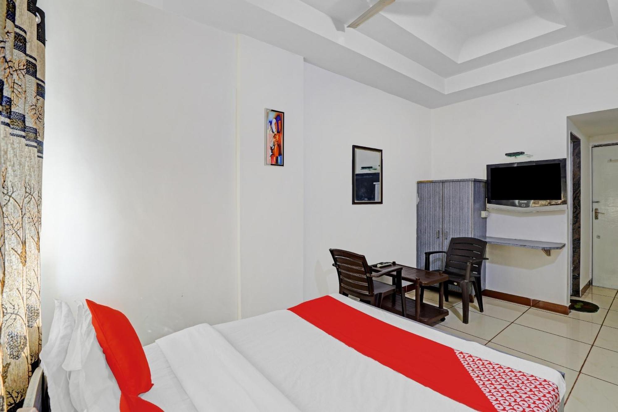 Hotel Velvet Rajkot Eksteriør billede