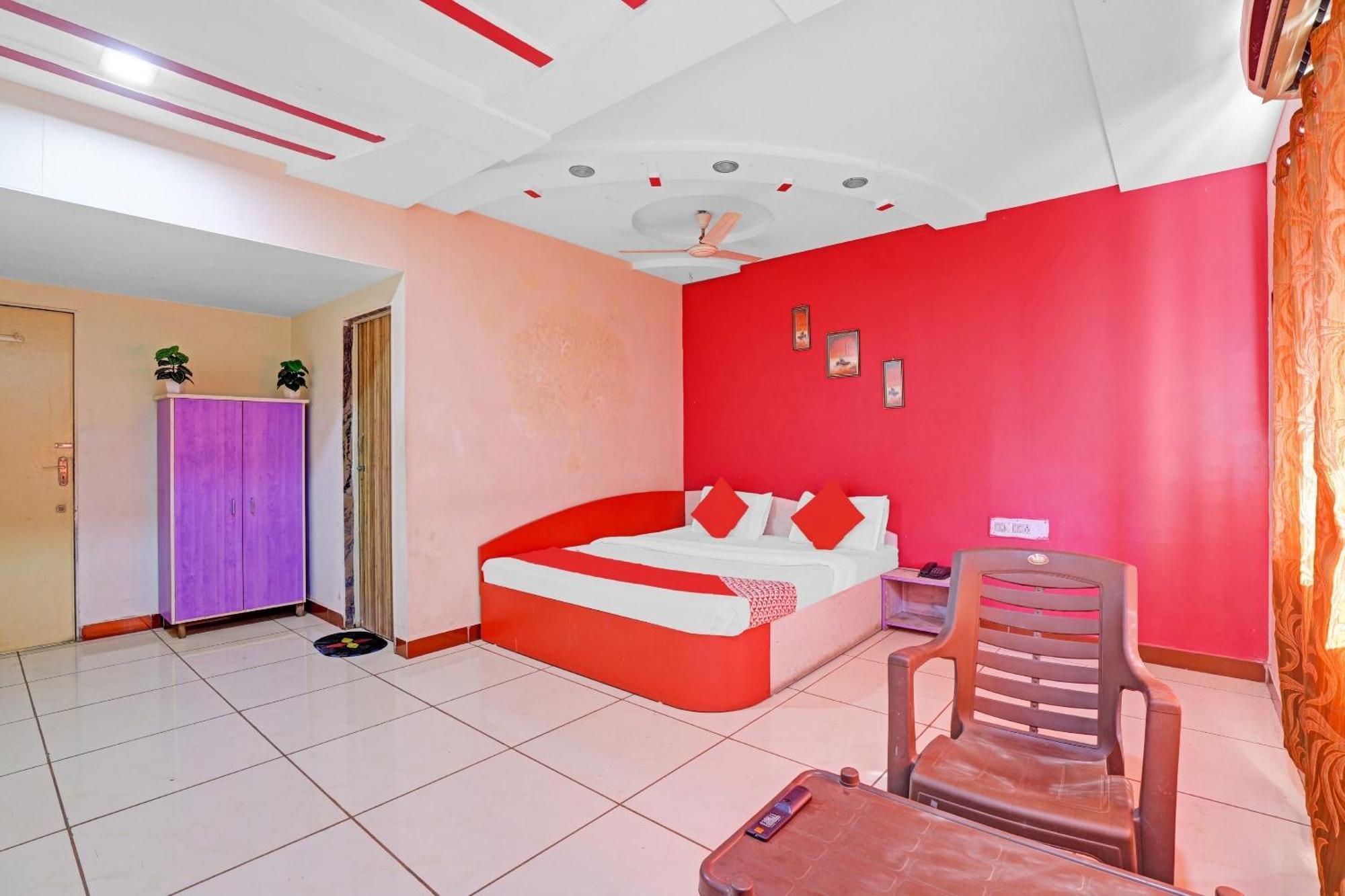 Hotel Velvet Rajkot Eksteriør billede