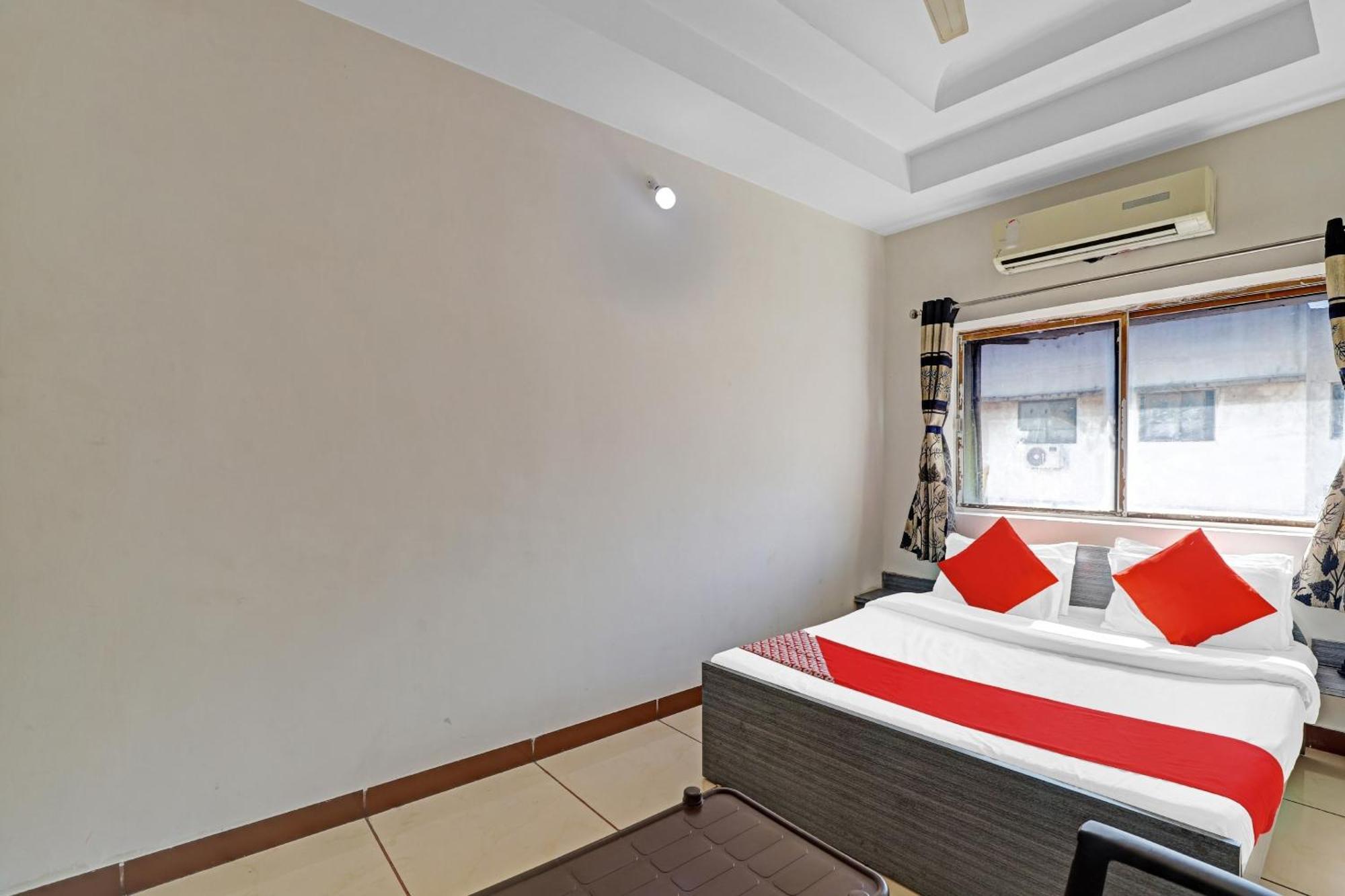 Hotel Velvet Rajkot Eksteriør billede