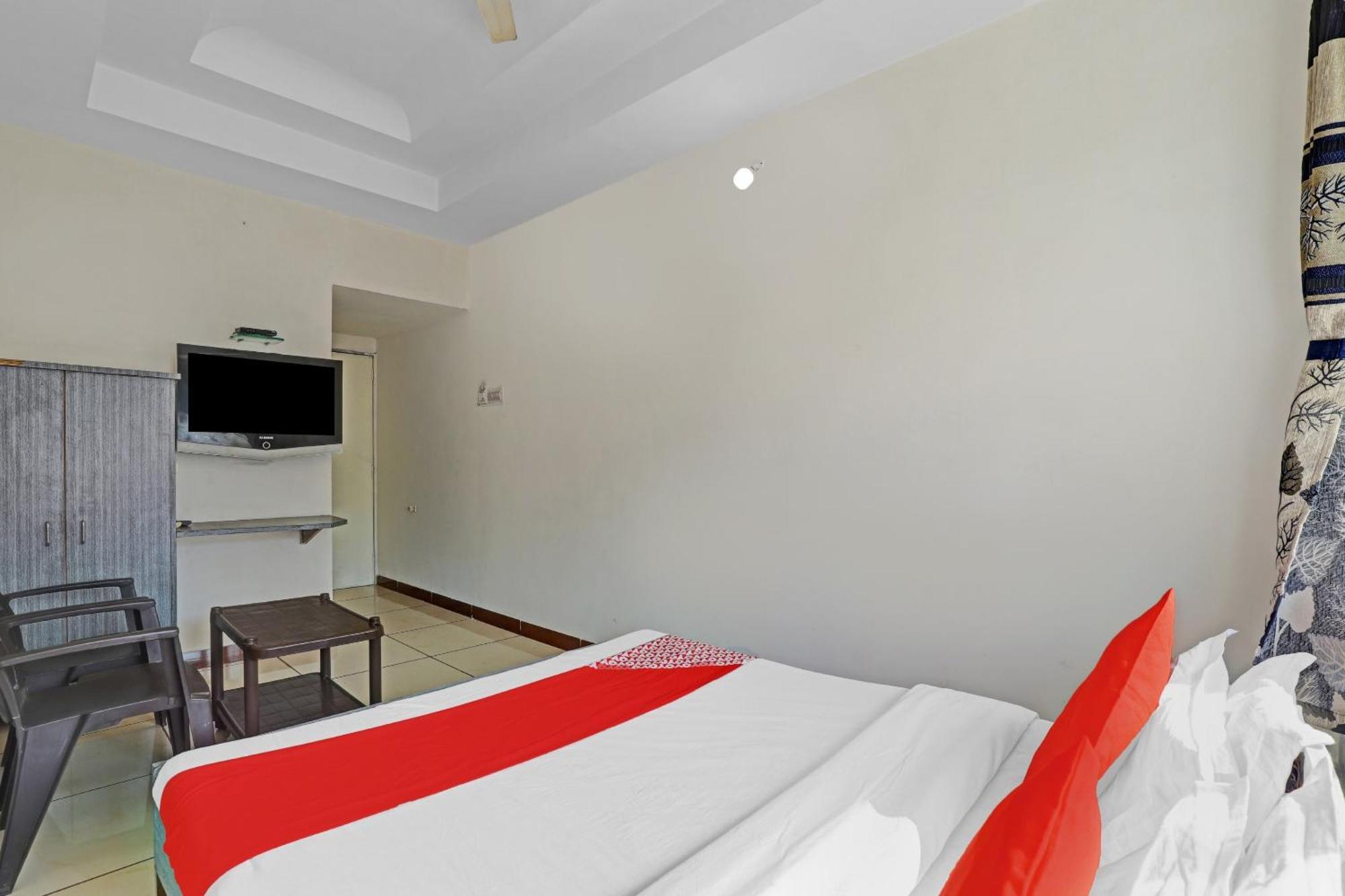 Hotel Velvet Rajkot Eksteriør billede