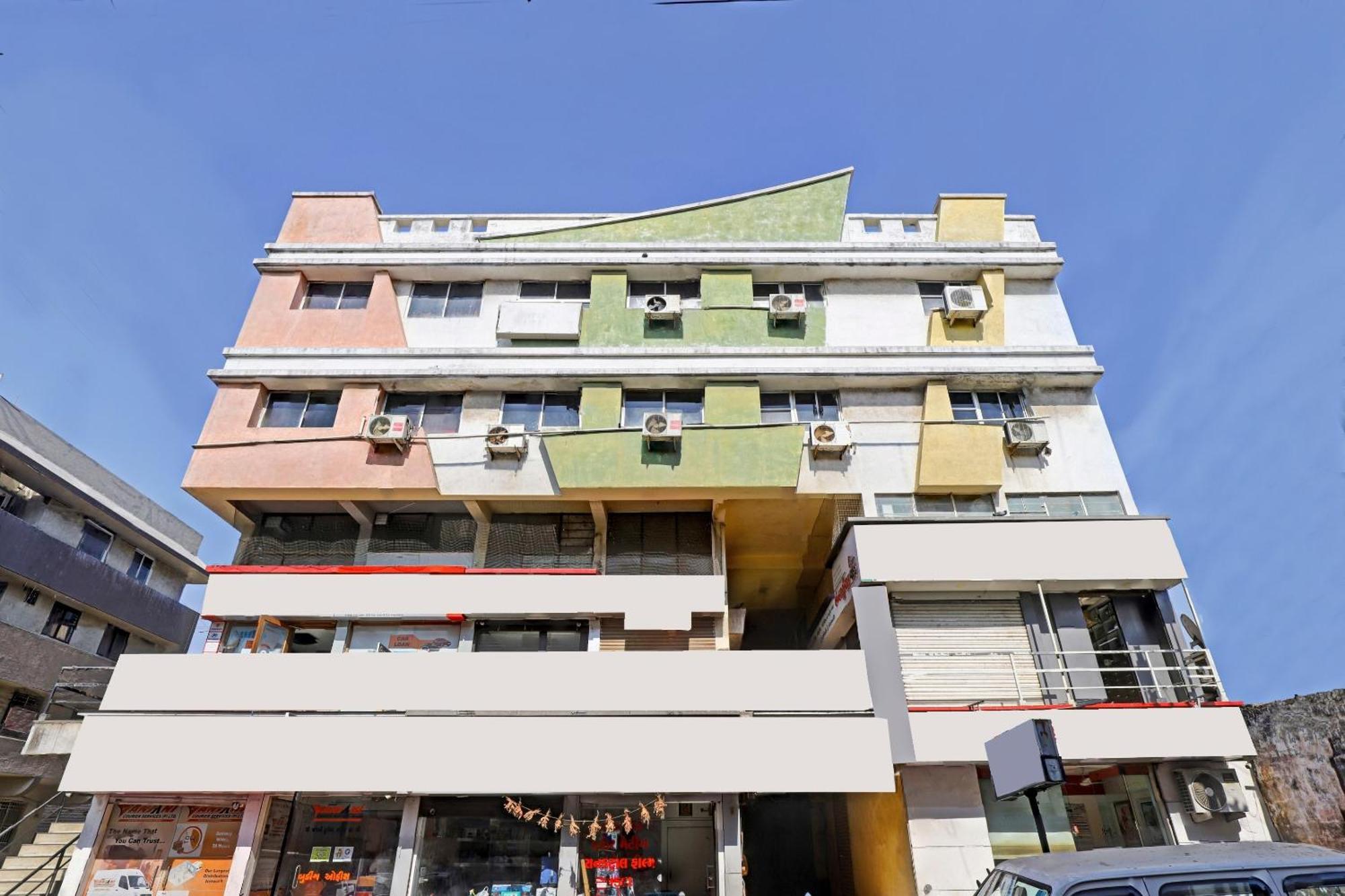 Hotel Velvet Rajkot Eksteriør billede