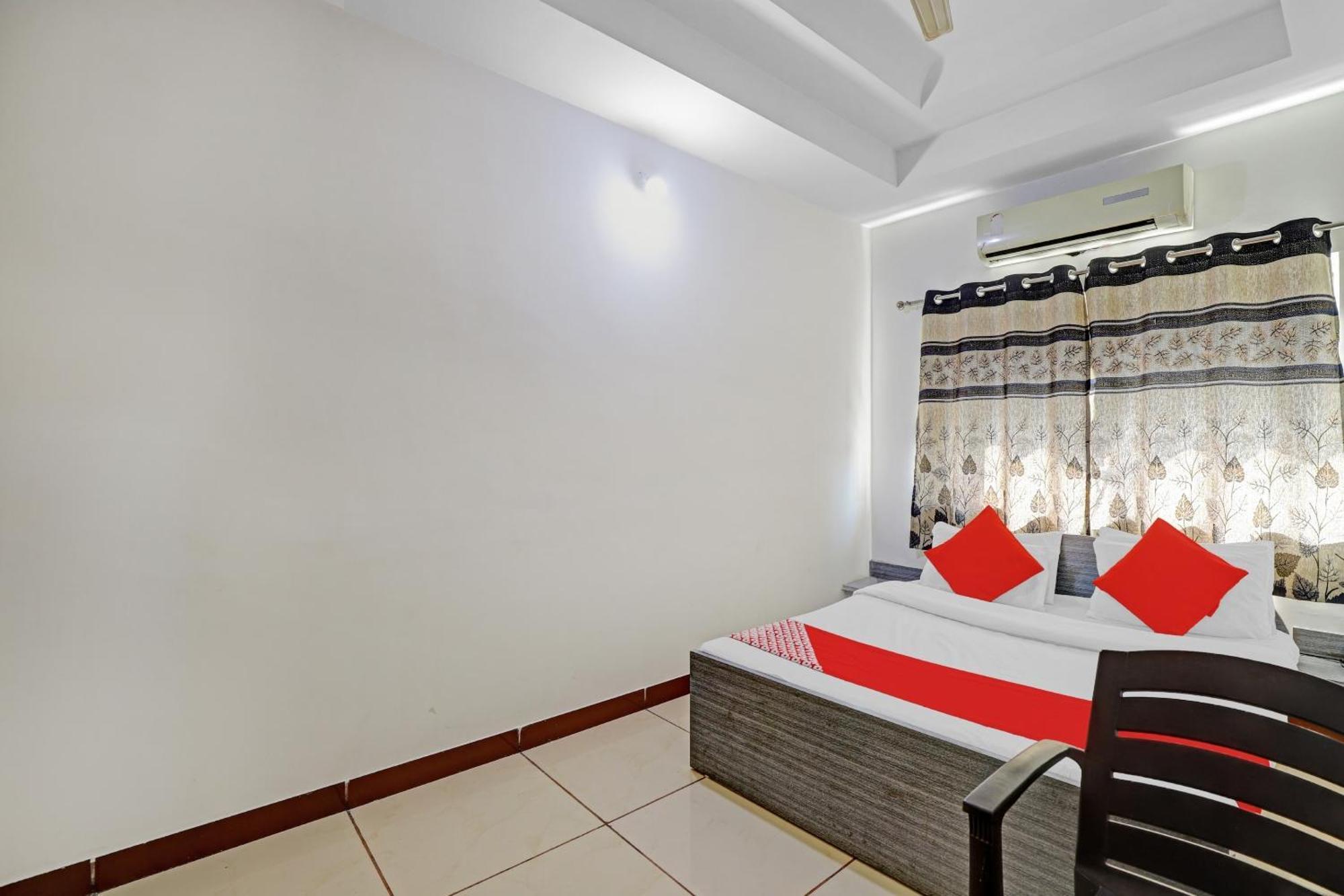 Hotel Velvet Rajkot Eksteriør billede